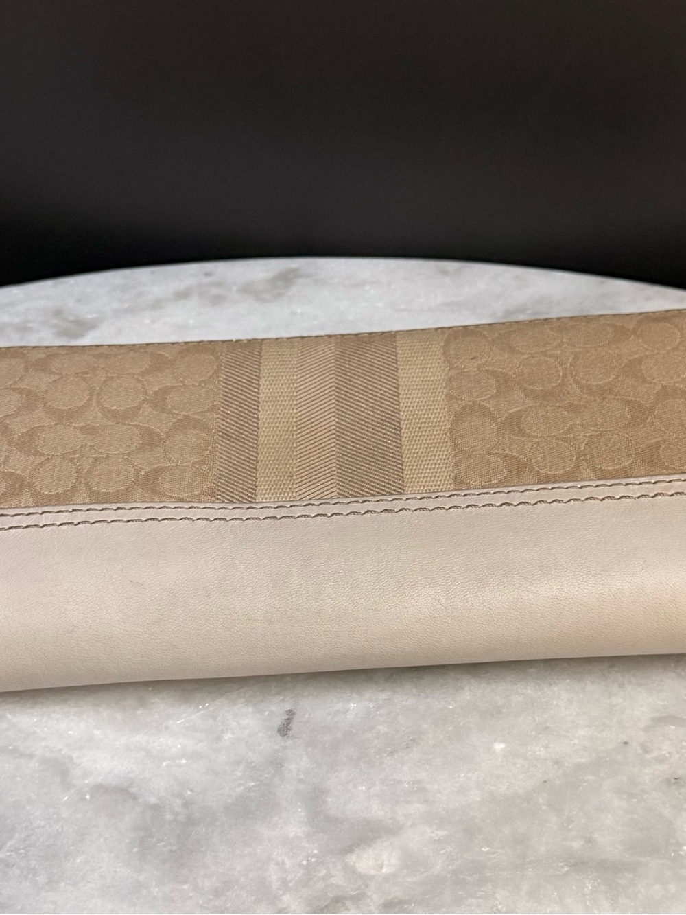 Coach Signature Accordian Style Wallet with center vertical stripe detailing 🤍 - Picture 3 of 7